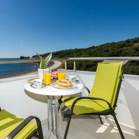 Villa Armonia - Beachfront Majestic Retreat Petalídi