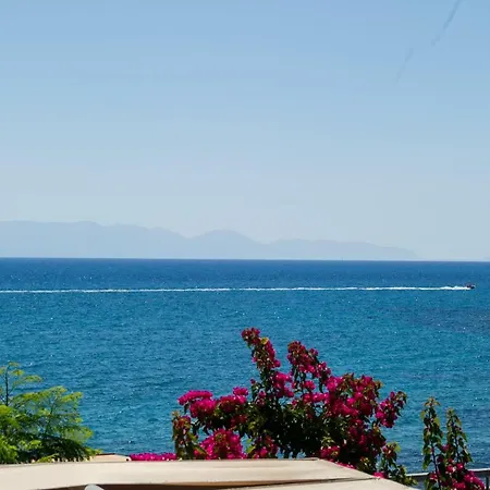 Nyaraló Villa Armonia - Beachfront Majestic Retreat